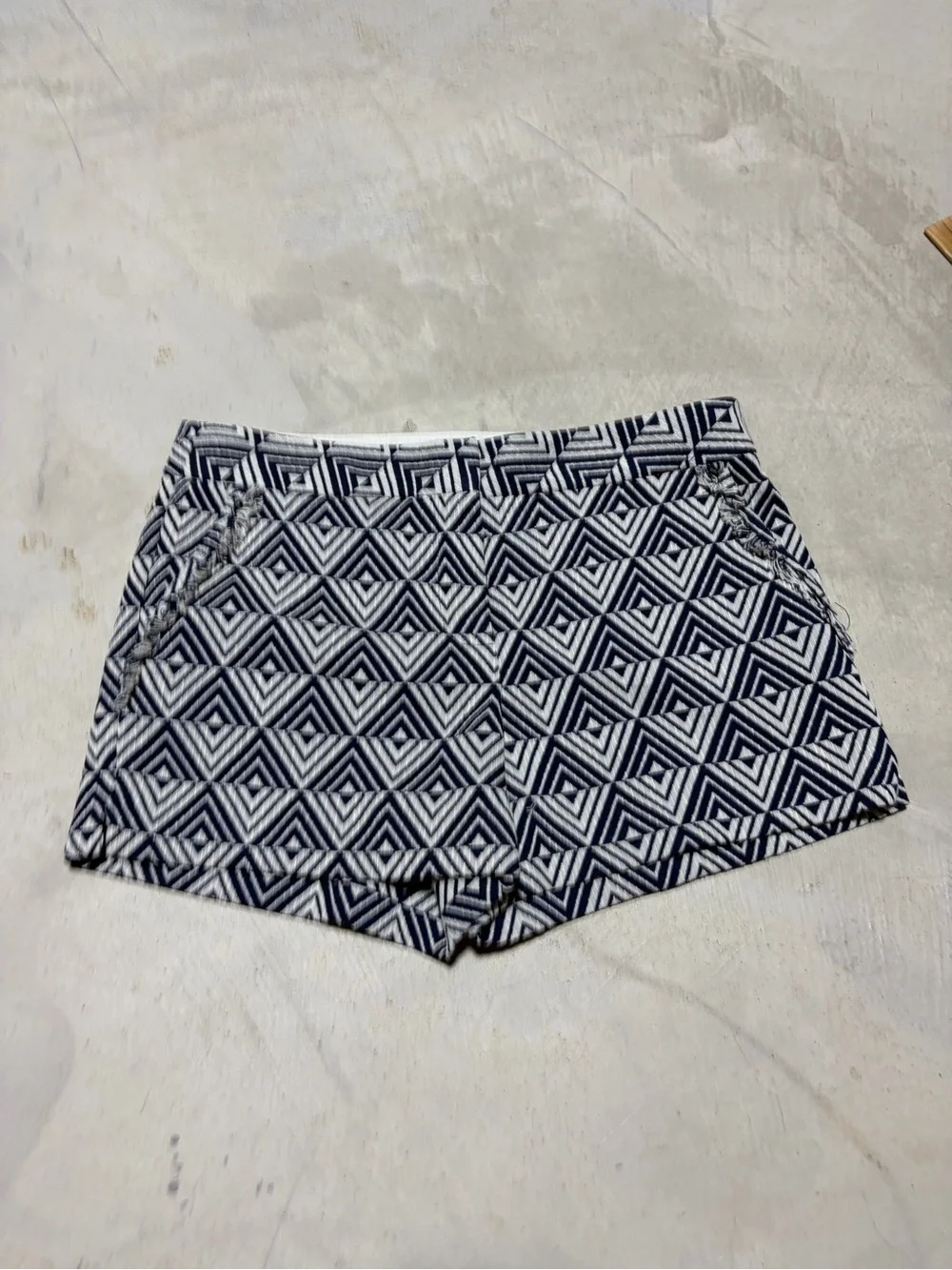 Trina Turk NWT Dael shorts Geometric Pattern Navy 6 MSRP$198